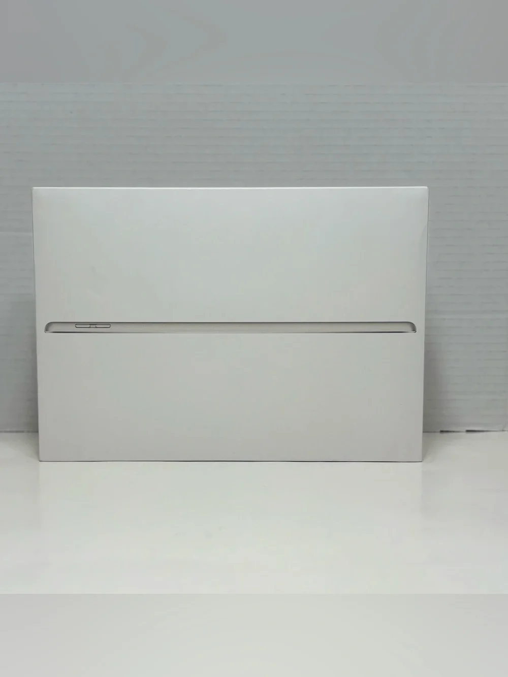 Apple iPad 9th Generation (Silver) - EMPTY BOX ONLY Ultra-Thin Tablet
